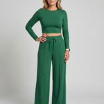 Set crop top a kalhoty s kulatým výsztergem a dlouhým mänkem