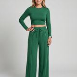 Set crop top a kalhoty s kulatým výsztergem a dlouhým mänkem