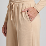 Set crop top a kalhoty s kulatým výsztergem a dlouhým mänkem