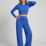 Set crop top a kalhoty s kulatým výsztergem a dlouhým mänkem