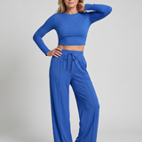 Set crop top a kalhoty s kulatým výsztergem a dlouhým mänkem