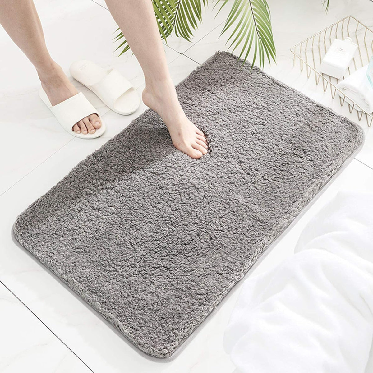 Non-slip water absorbent thick bathroom mat
