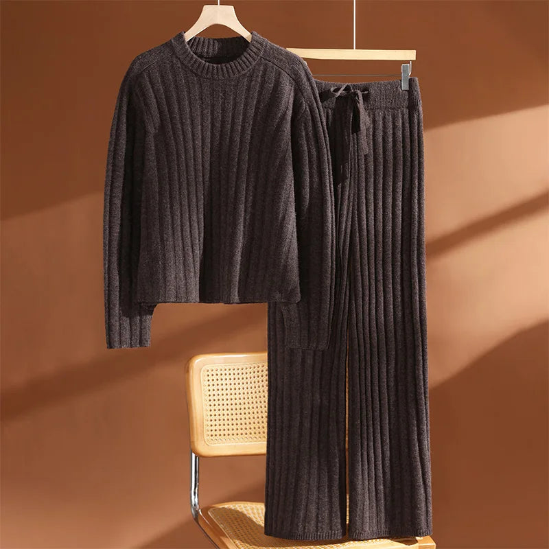 Vera | Women's Merino Wool O-Neck Cable Knit Set