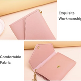 Lila - Mini portefeuille avec pendentif pompon - Élégant et compact