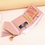 Lila - Mini portefeuille avec pendentif pompon - Élégant et compact