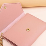 Lila - Mini portefeuille avec pendentif pompon - Élégant et compact