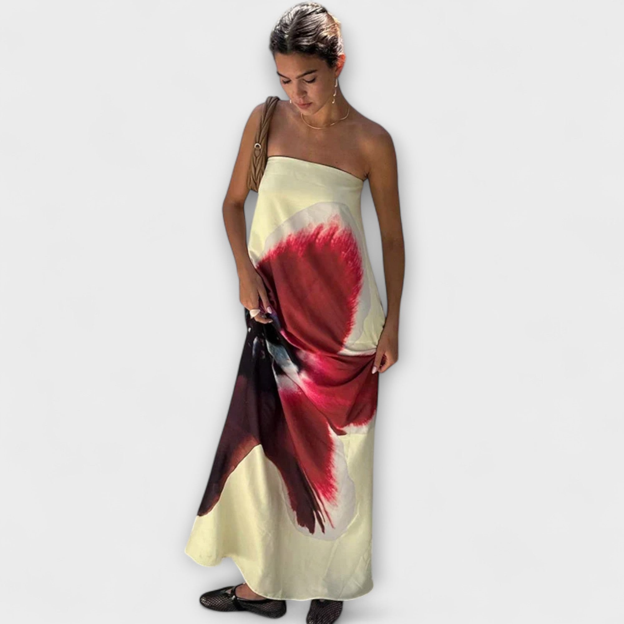 Chic off-shoulder bezramenné maxi šaty