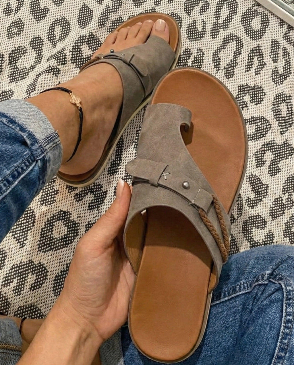 Women’s Sandals Toe Loop | Flat