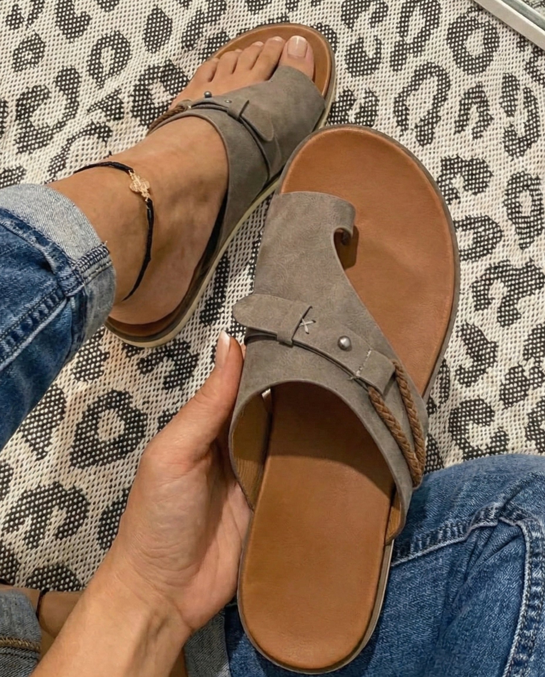 Women’s Sandals Toe Loop | Flat