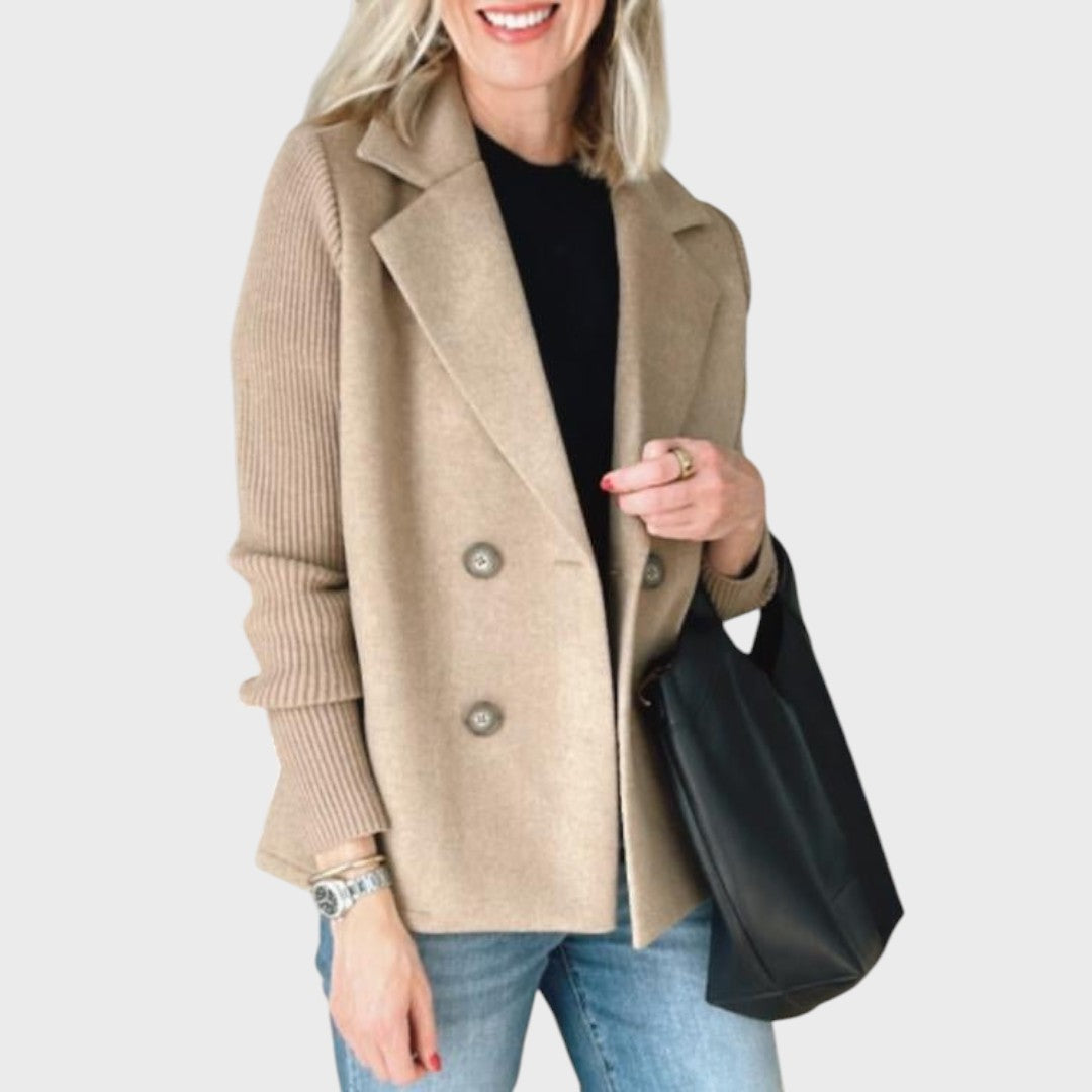 Emma – Elegantní blazer s úpletem na rukávech