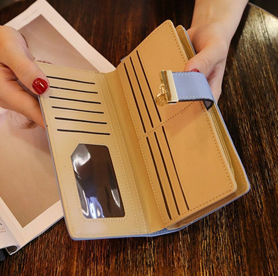 portefeuille avec feuille d'or - Tendance et pratique