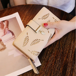 portefeuille avec feuille d'or - Tendance et pratique