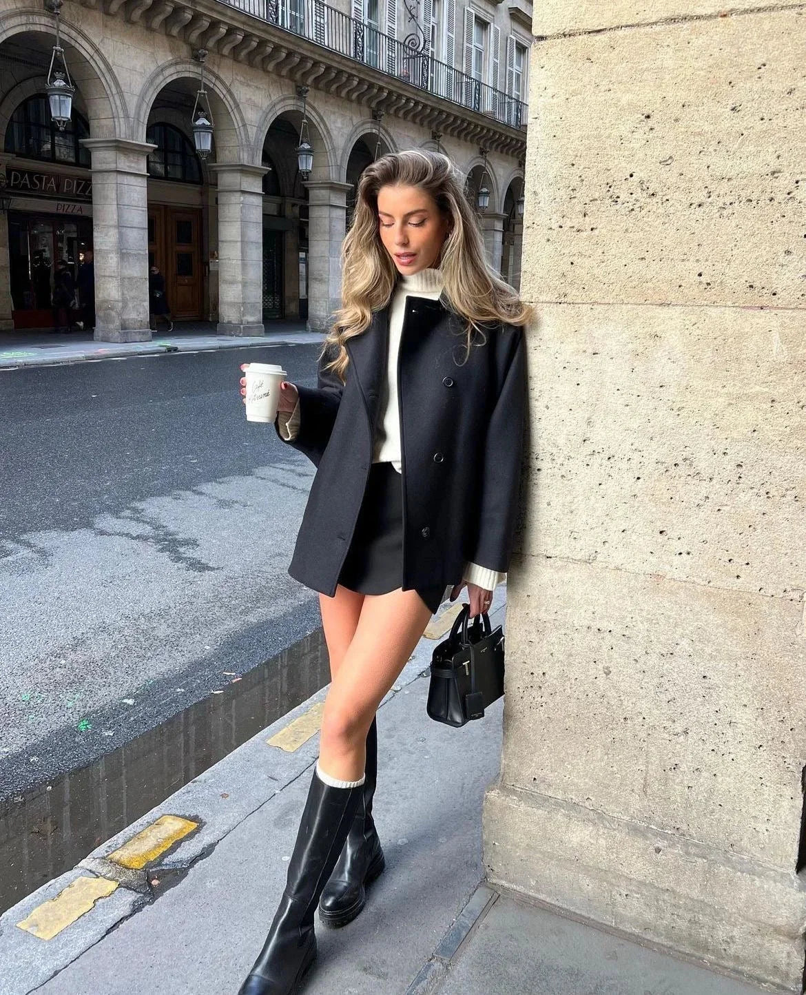 Women's loose-fitting coat with large lapels and buttons